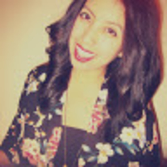 Meet your Posher, Ariana - Picture 1 of 1